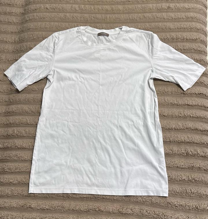 Белая футболка