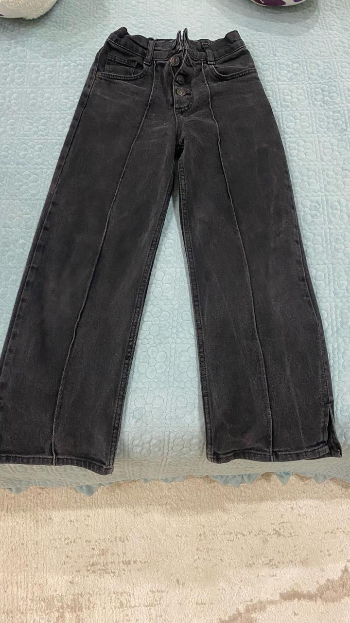 чёрные джинсы