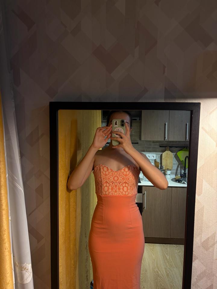 Вечернее элегантное коралловое платье