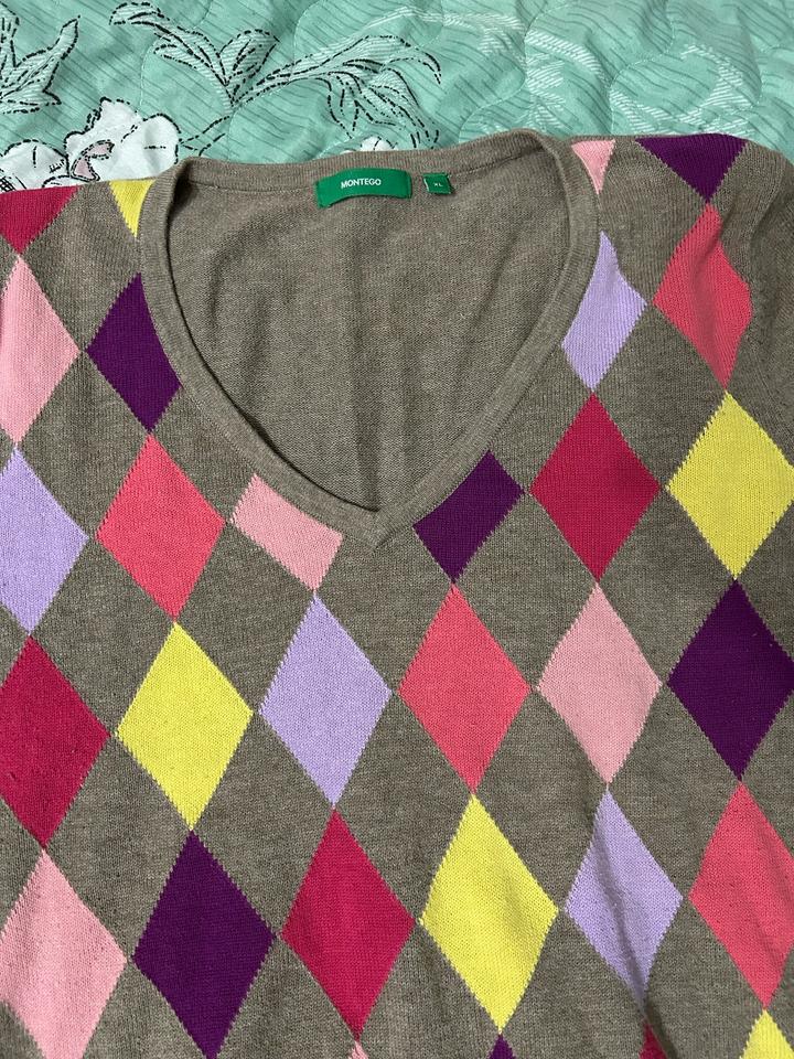 Бежевая кофта