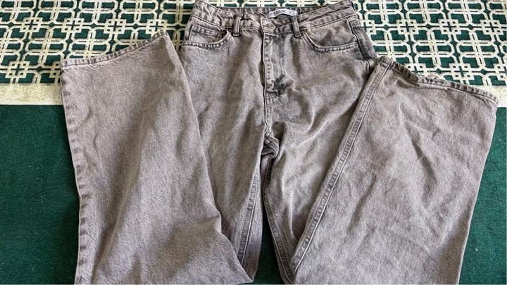 джинсы серые