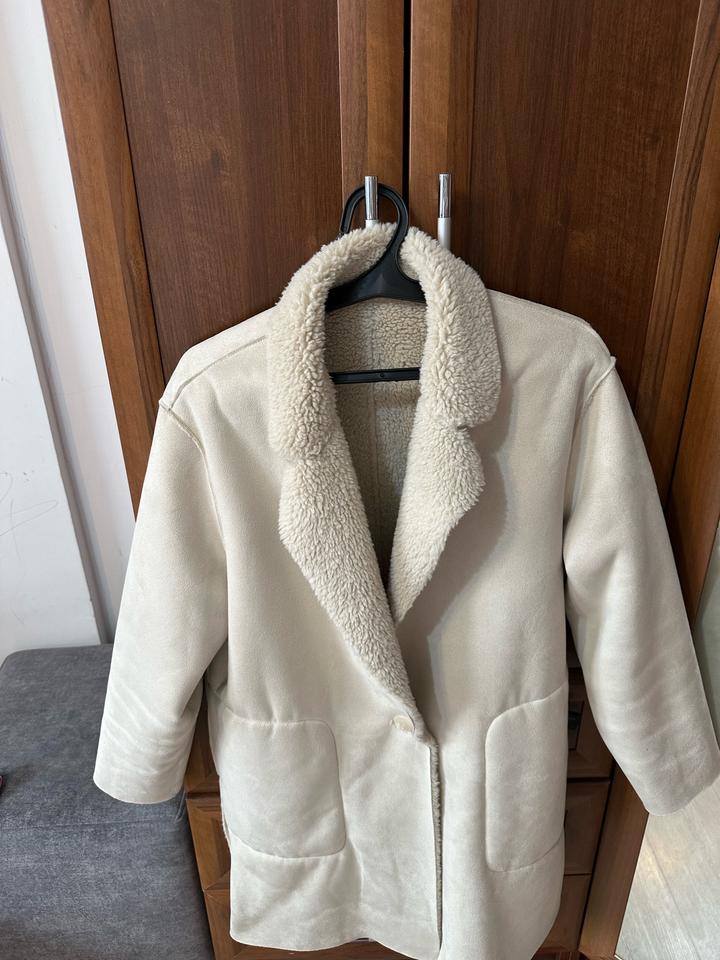 Легкая дубленка Pull&bear