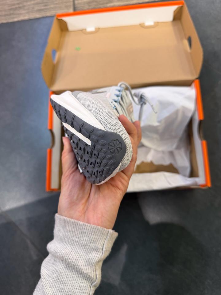 Женские кроссовки Nike