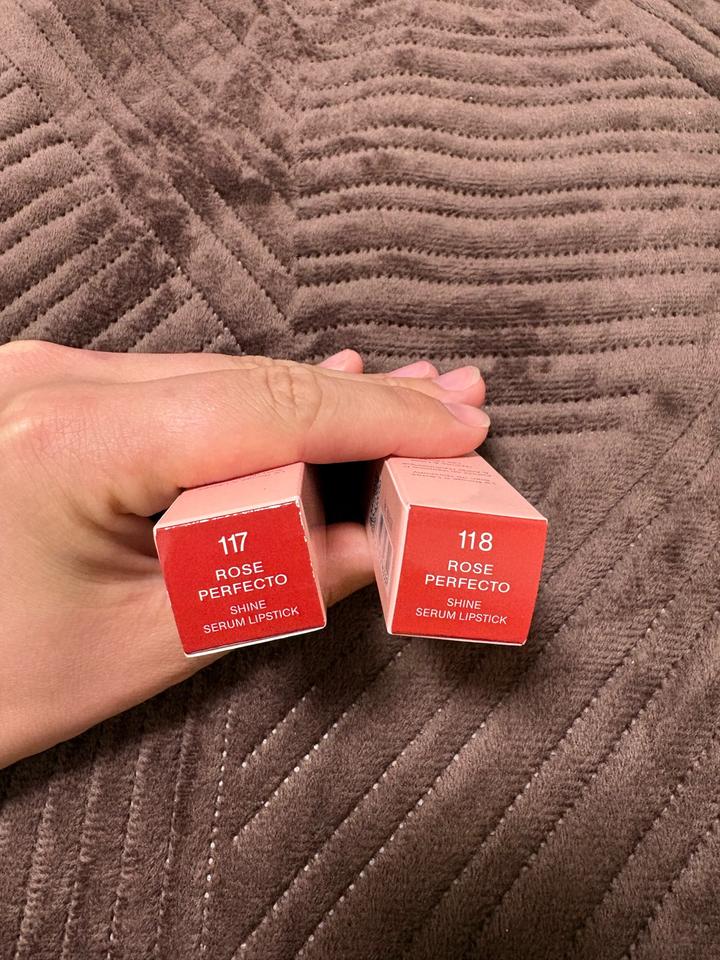 Помады Givenchy Rose Perfecto Shine Serum Lipstick