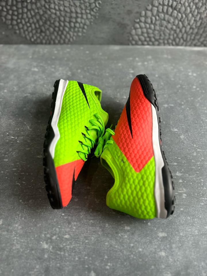 Сороконожки Nike Hypervenom