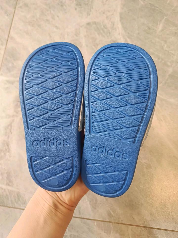 Сандалии Adidas 3-4 года, оригинал