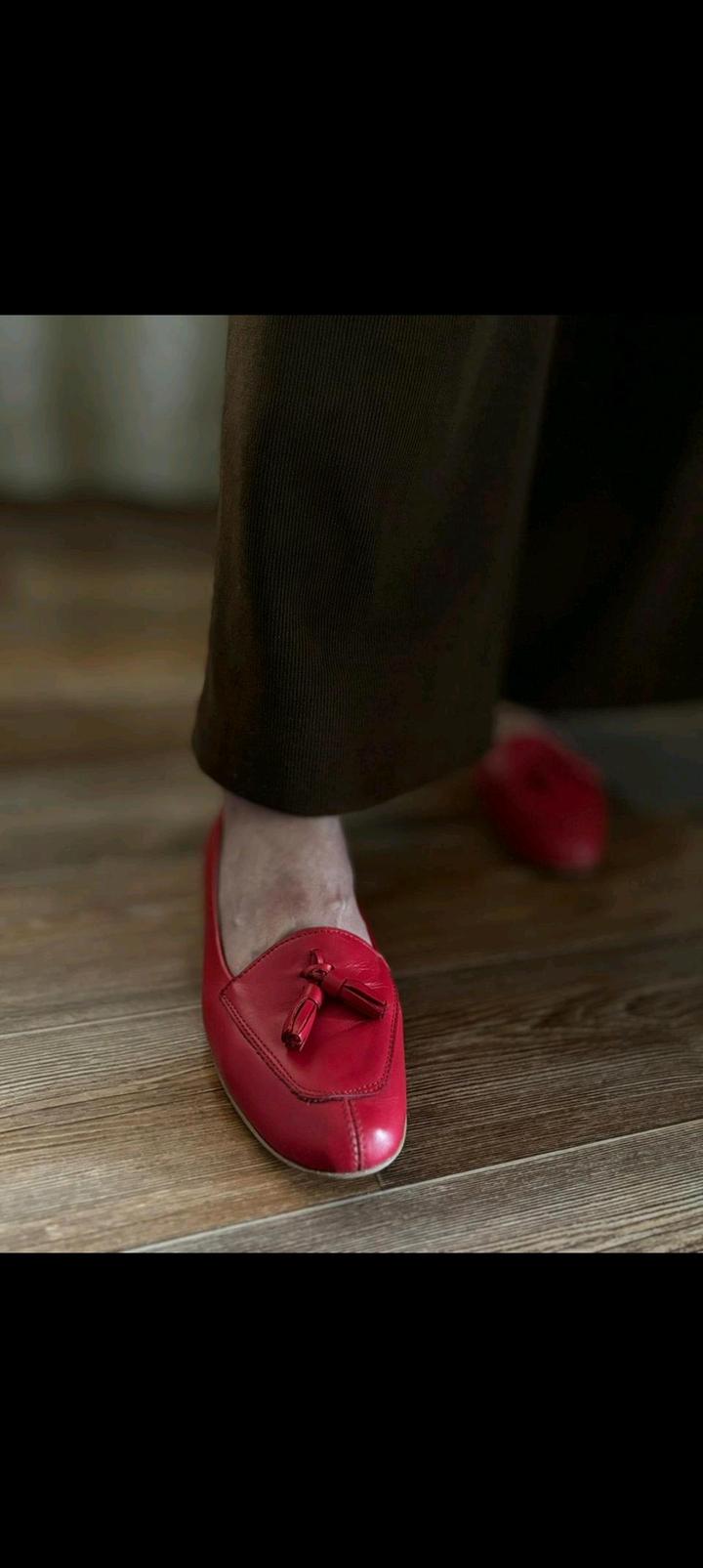Балетки кожаные,в отличном качестве и состоянии, в трендовом цвете