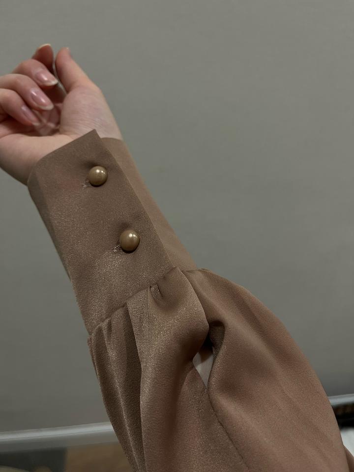 Атласная блузка коричневая