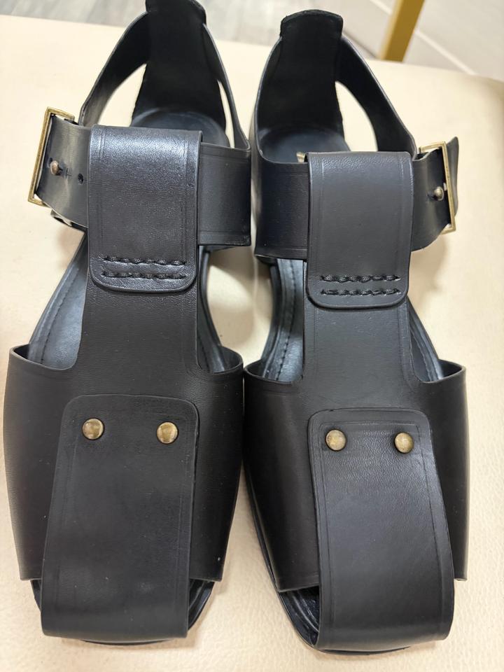 Сандали кожаные от Zara