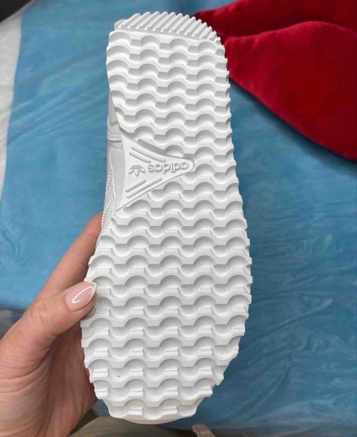 Adidas Originals ZX 700 оригинал новые 39,5