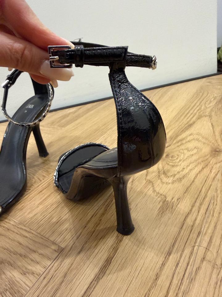 Босоножки Zara