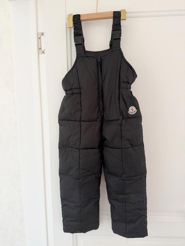Зимний пуховый комбинезон moncler