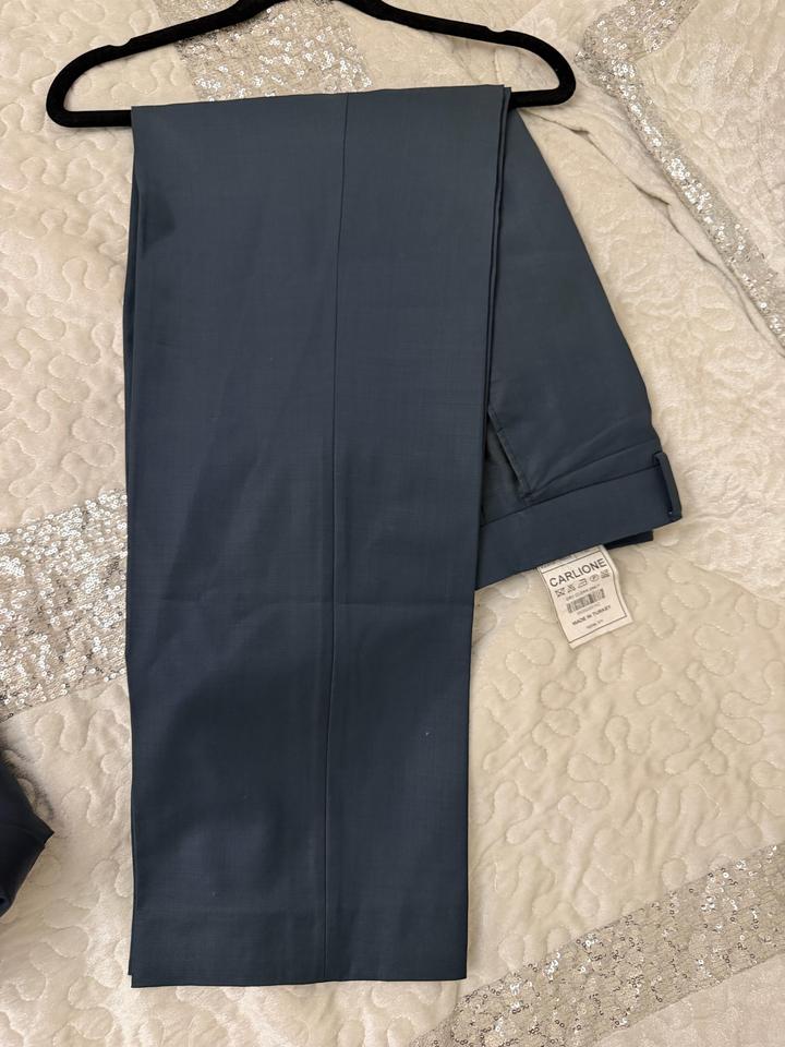 Мужской классический костюм серый