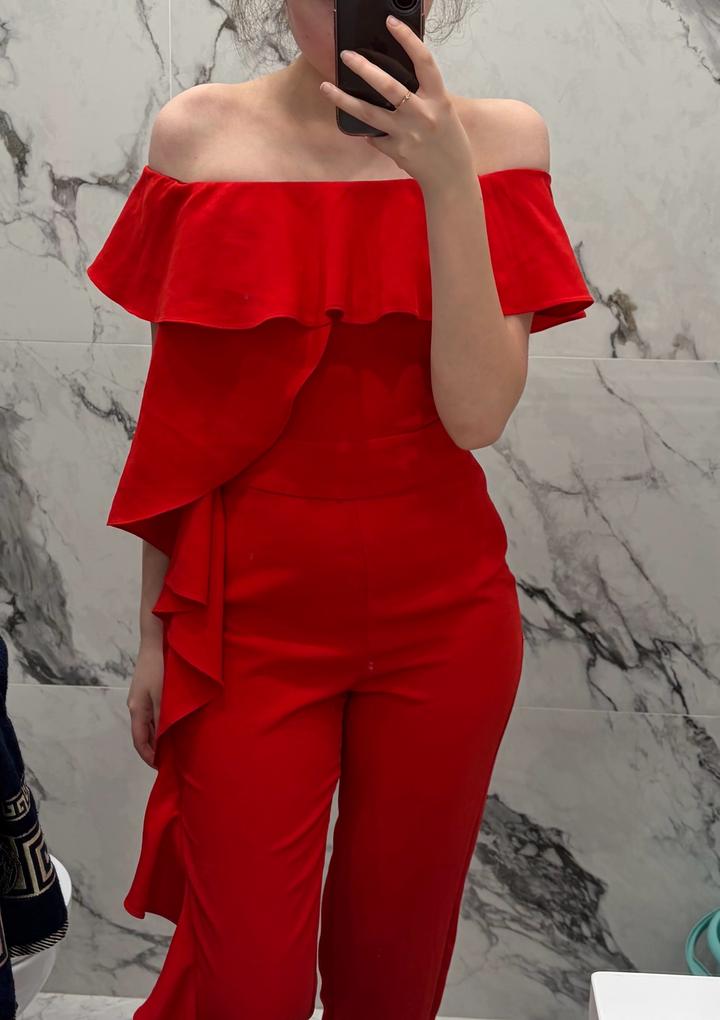 красный комбинезон Zara