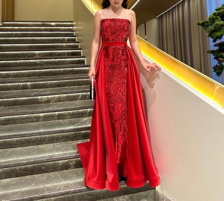 красное платье