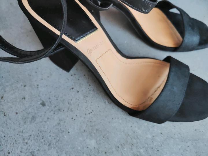 Босоножки Stradivarius