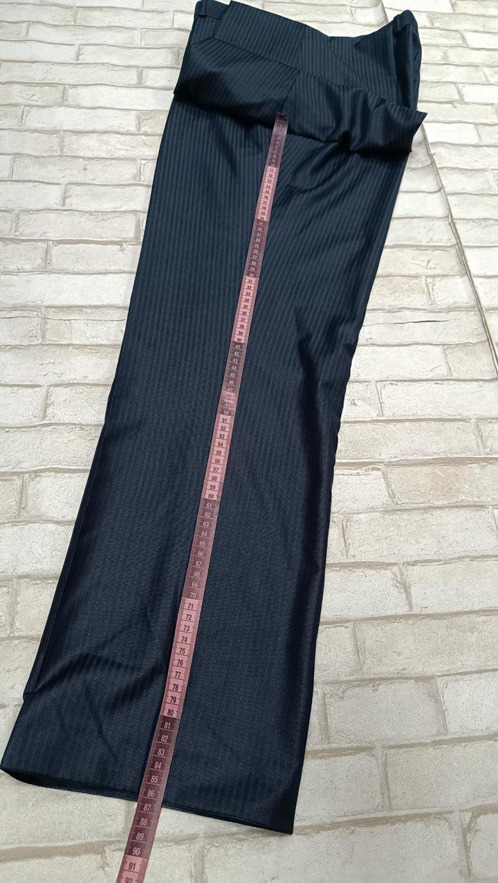 Мужской серый костюм в полоску