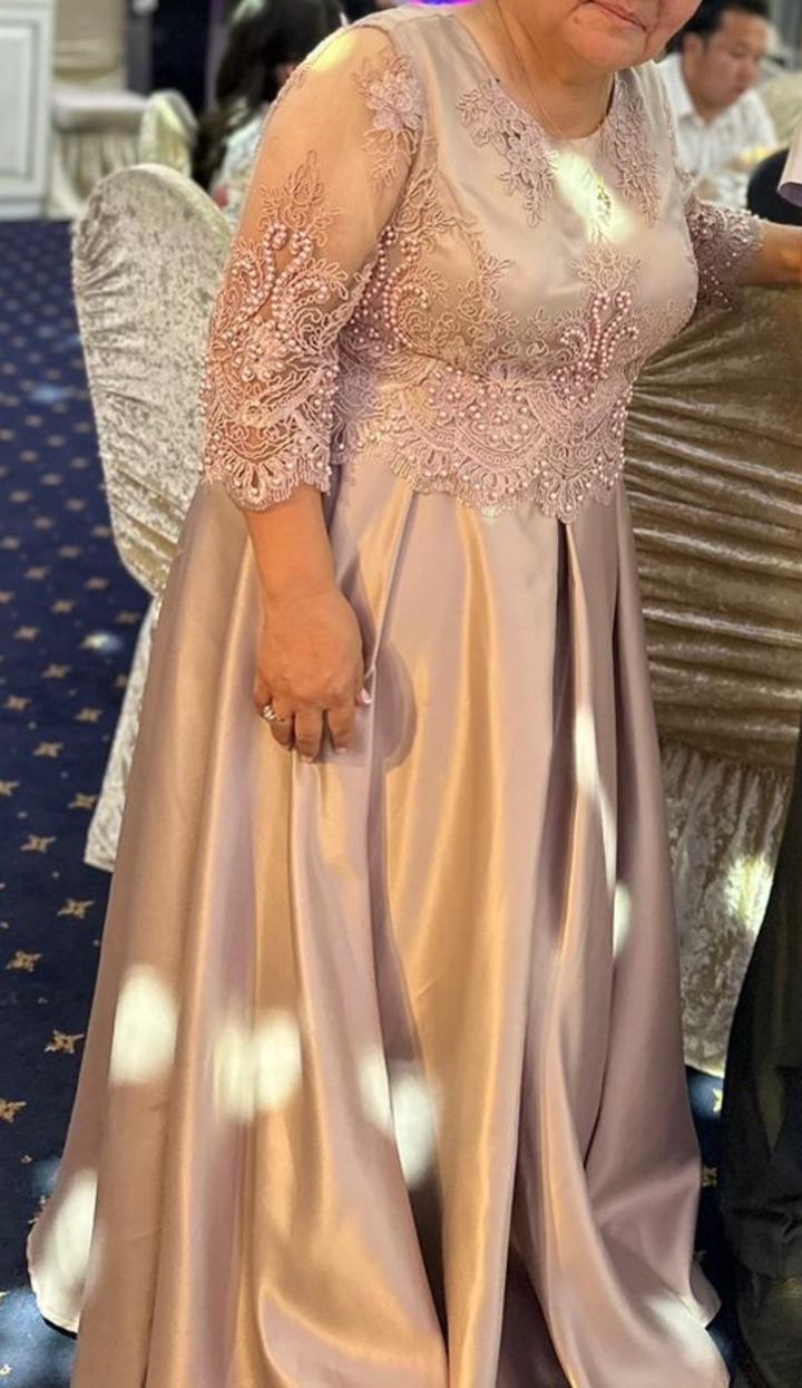 Нежное розовое платье