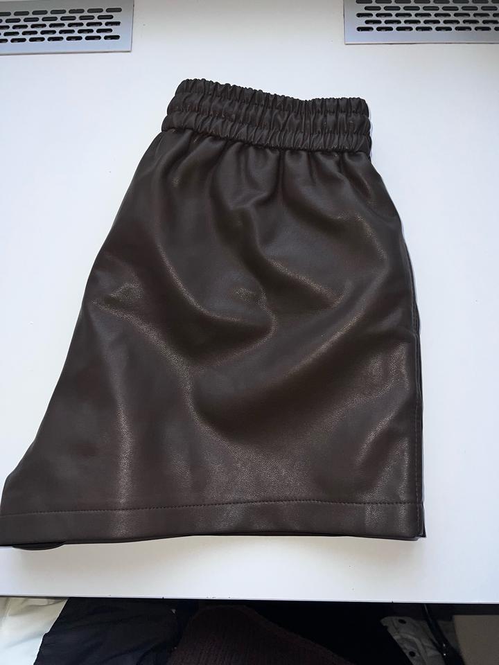 Шорты кожаные