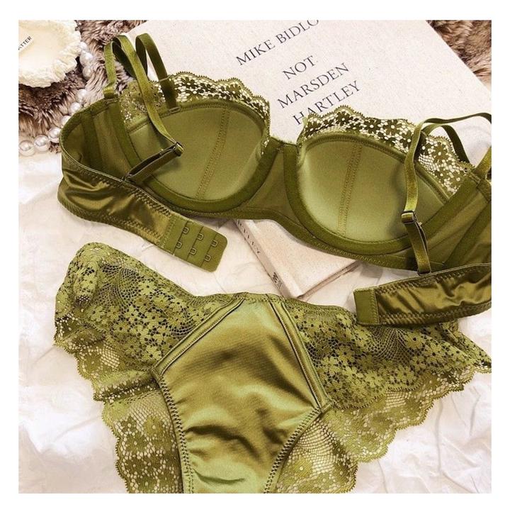 Комплект нижнего белья новый!