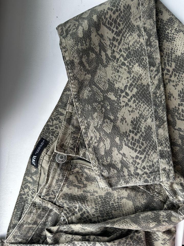 Джинсы Zara