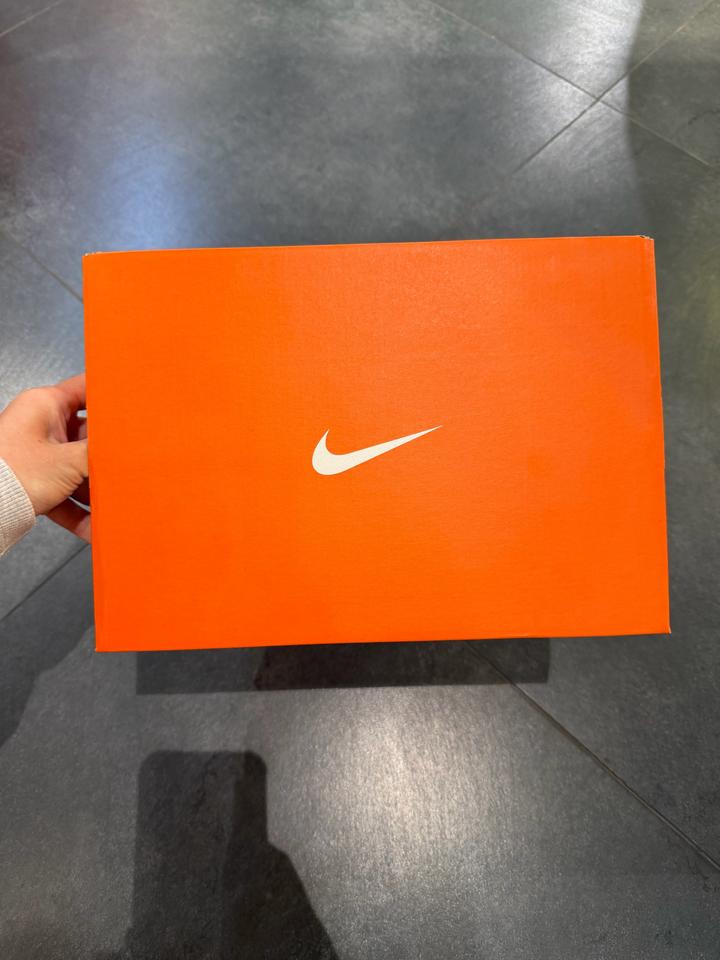 Кроссовки Nike