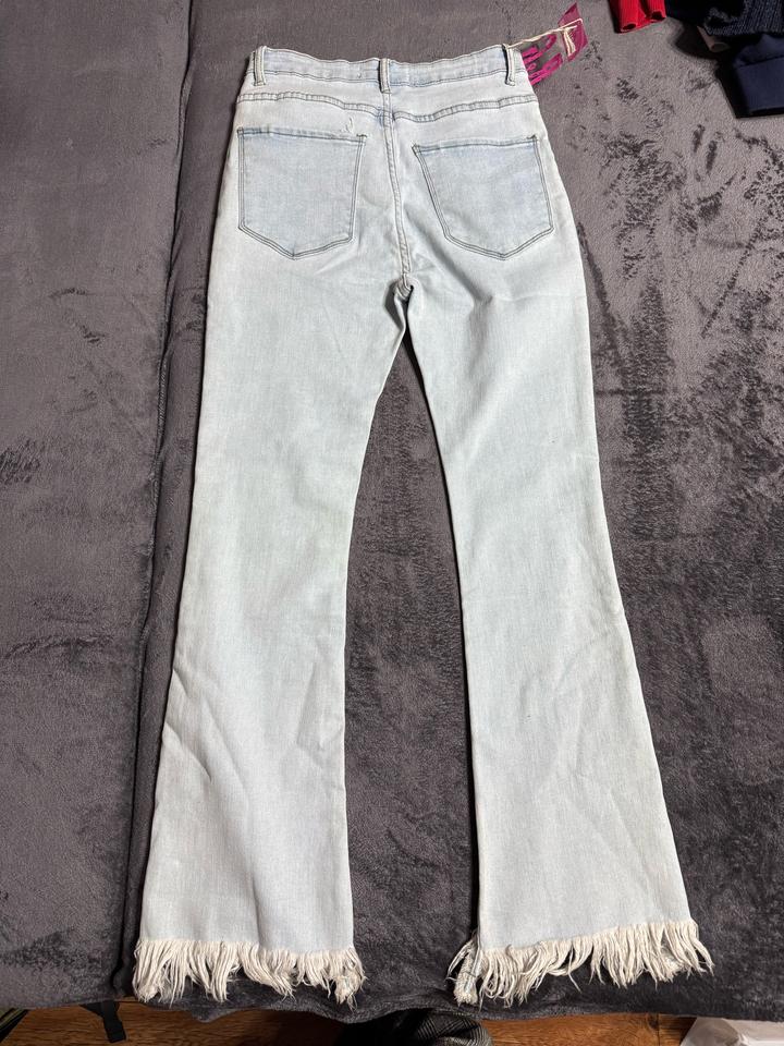 Светлые летние джинсы клеш