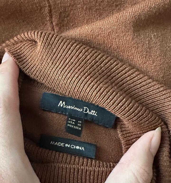 Трикотажное платье-миди Massimo Dutti с разрезом (Размер XS, подойдет на S)
