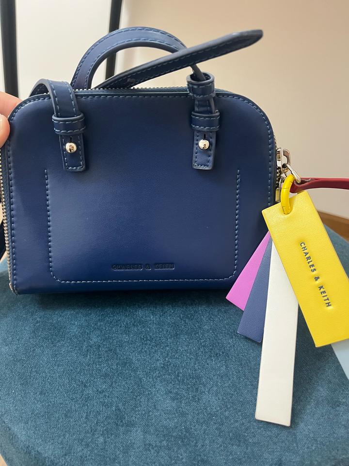 Сумка Charles & Keith