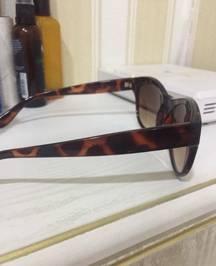 Солнечные очки без чехла