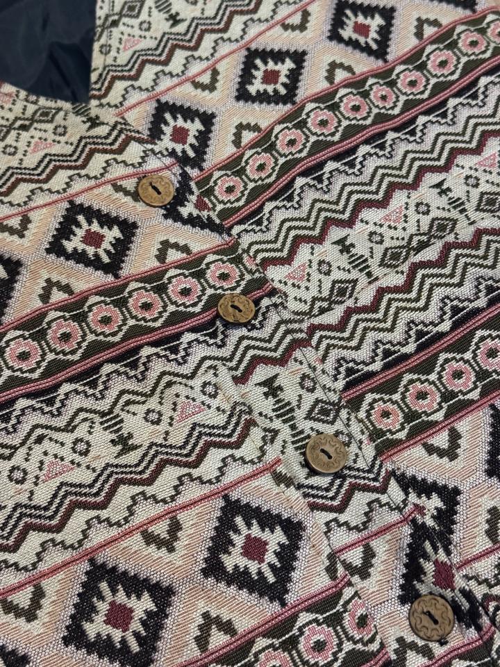 Жилетка с орнаментами