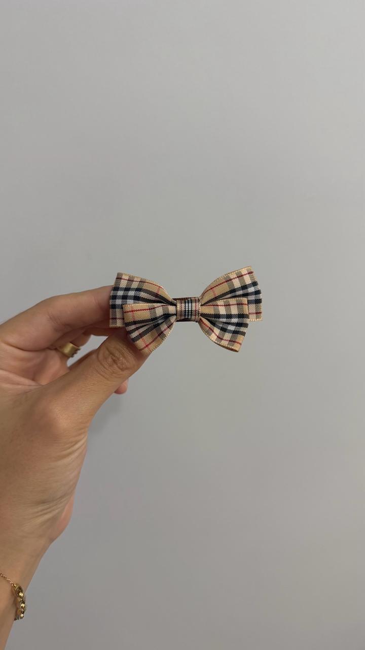 Заколки под Burberry