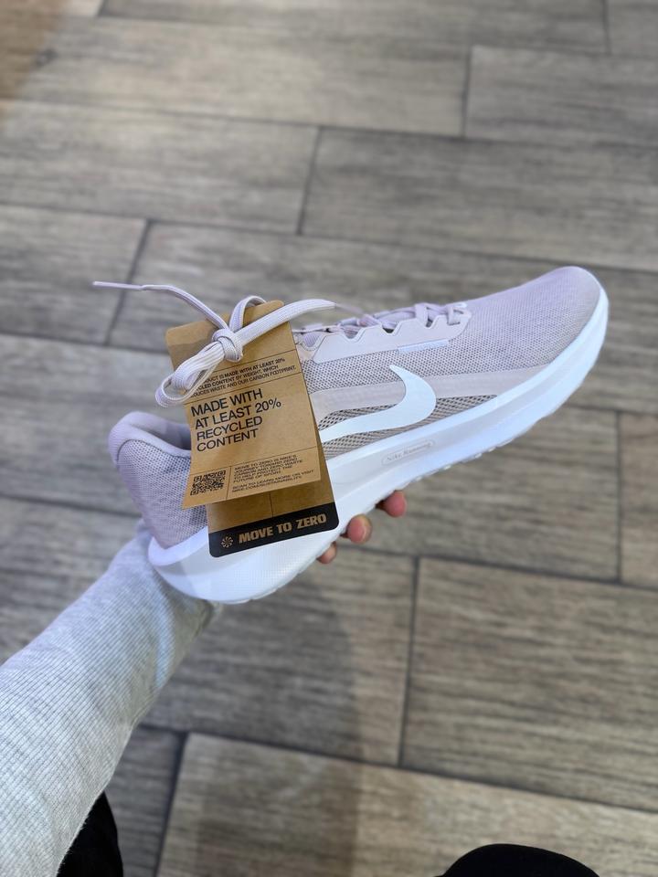 Женские кроссовки Nike