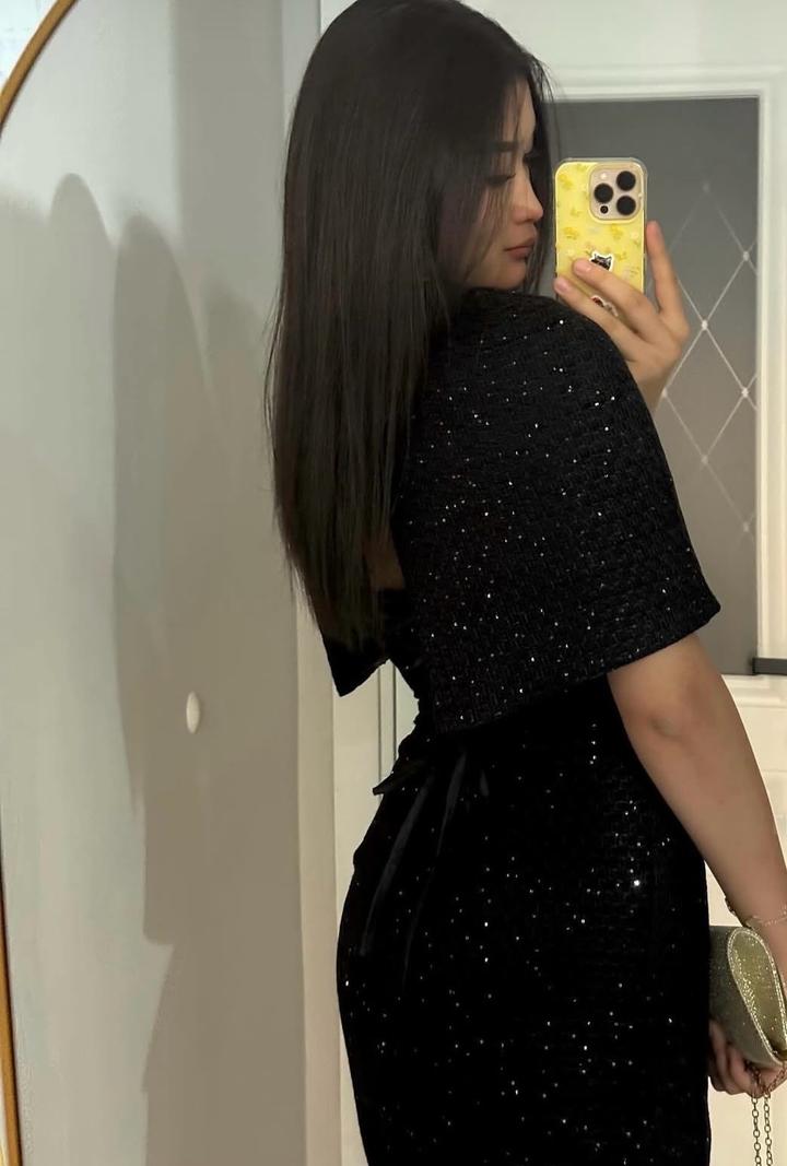 Черное платье с кейпом