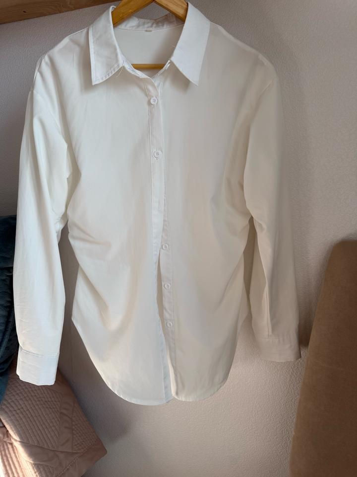 Приталенная белая рубашка, Размер М
