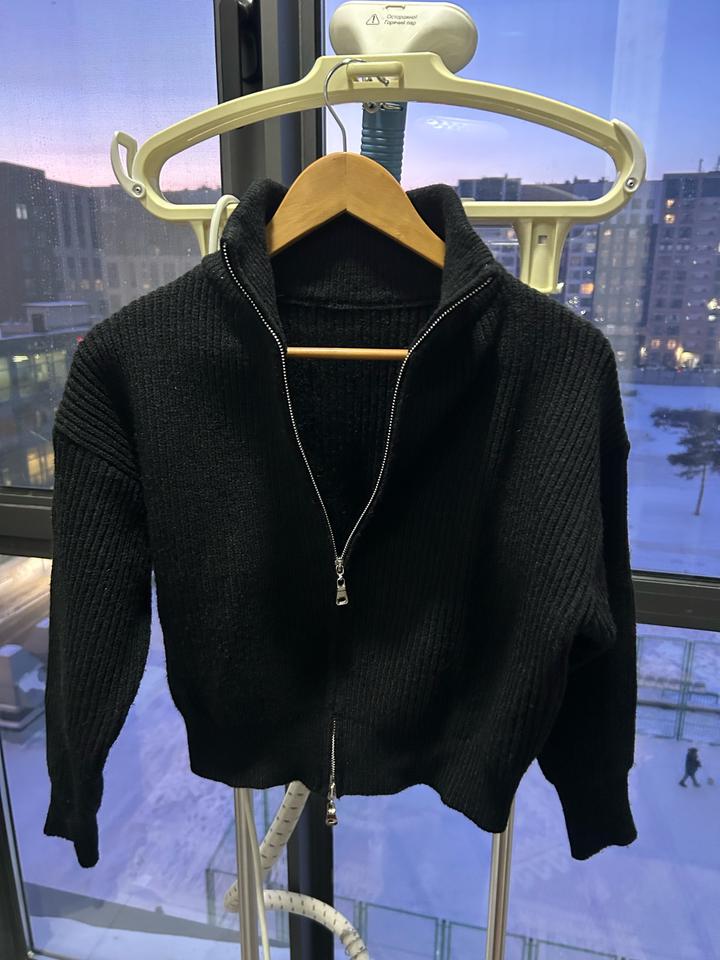Вязаная кофта на молнии