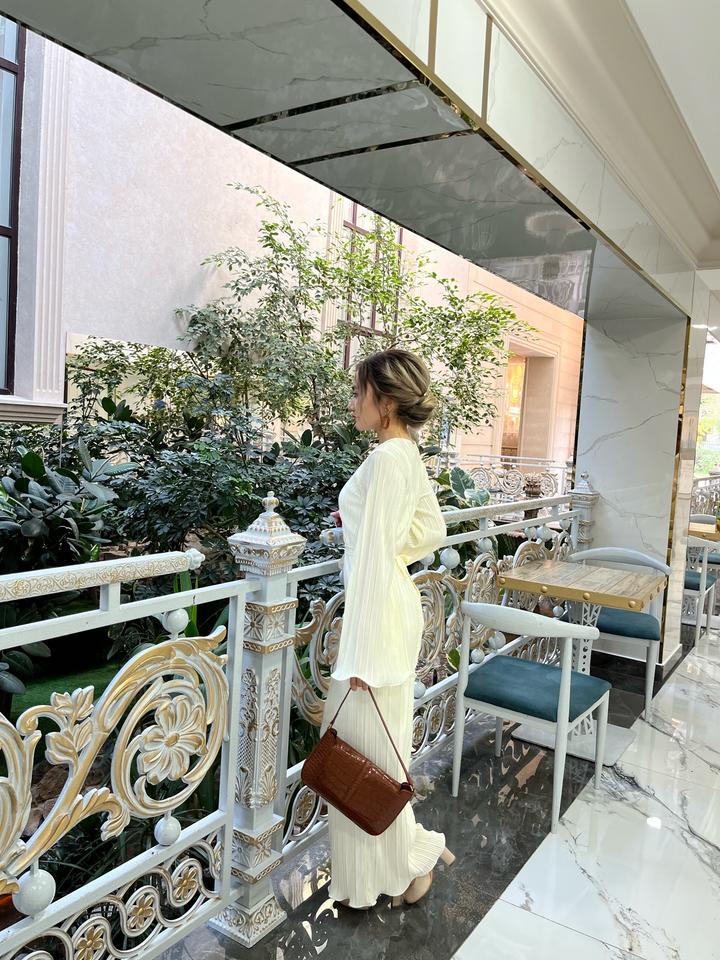 Нежное платье в цвете айвори с