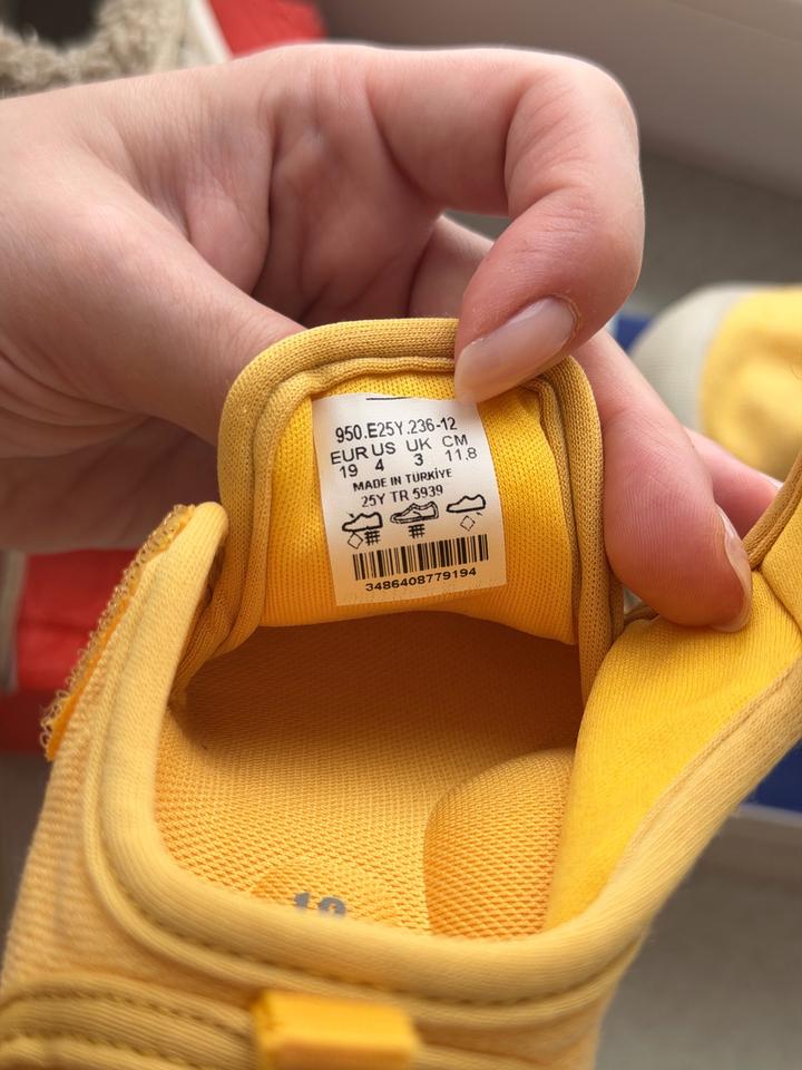 Продам кроссовки Vicco