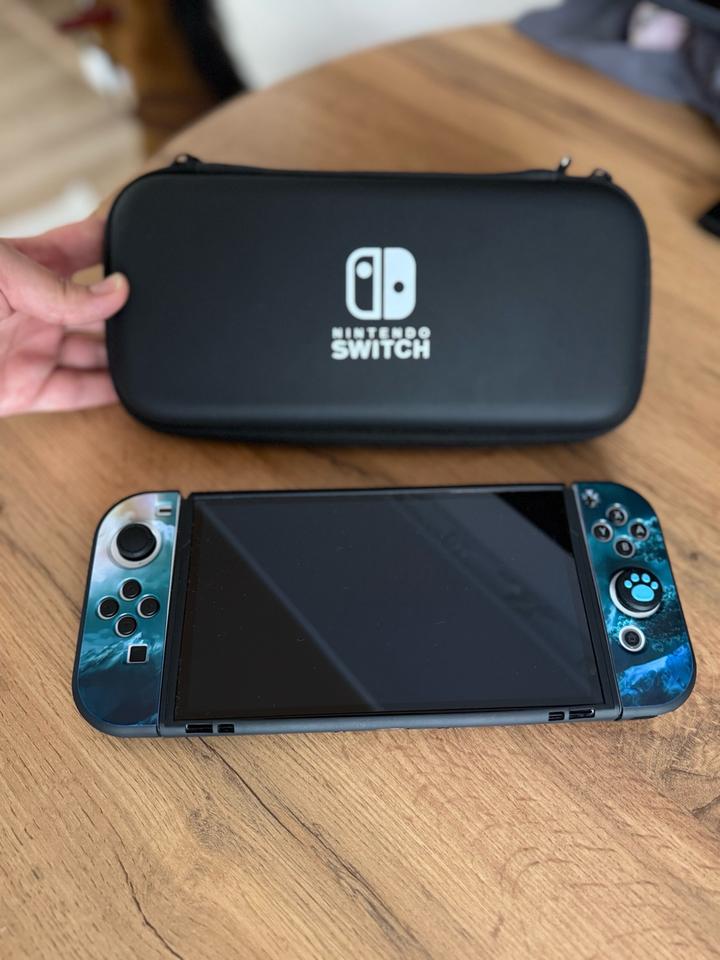 Игровая приставка Nintendo Switch OLED белый