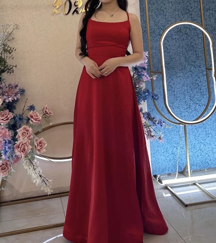 Красное платье с открытой спиной на завязках