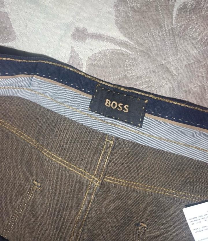 Джинсы Boss