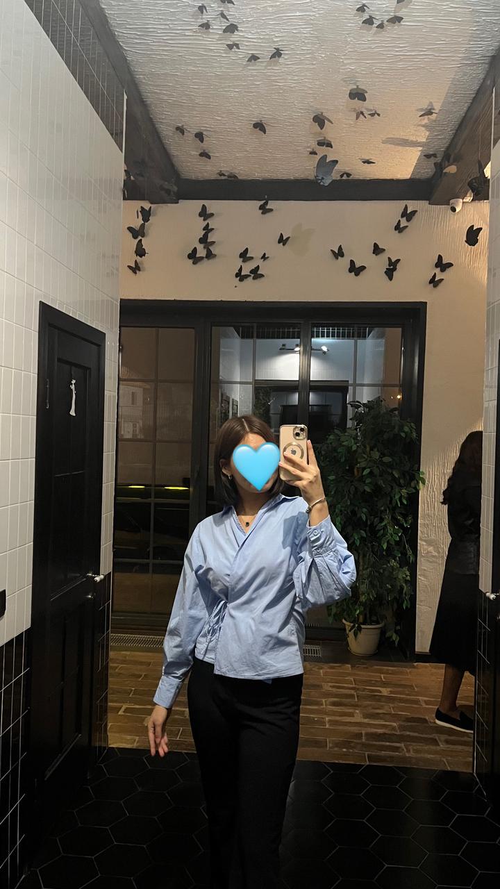 Рубашка с завязками.