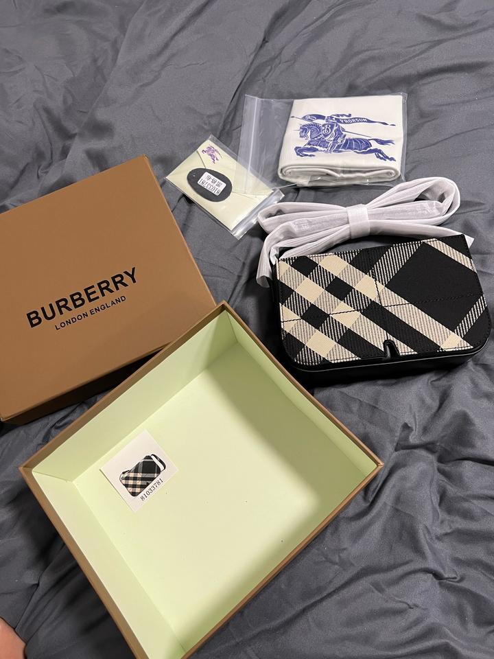 Burberry та самая сумка