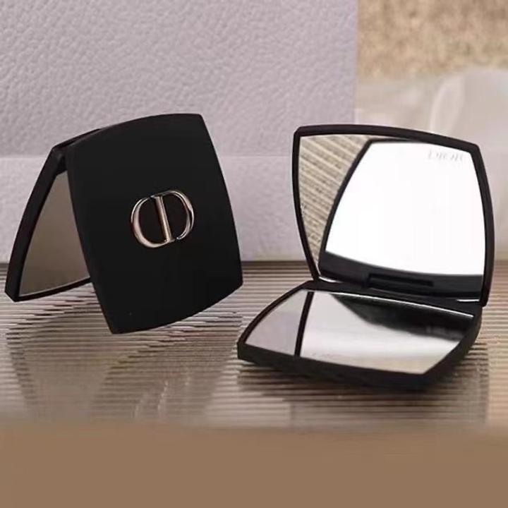Зеркальце карманное Dior