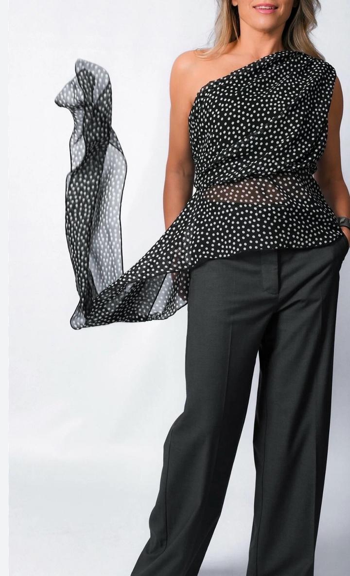 Топ на одно плечо в черно-белый горошек от Zara