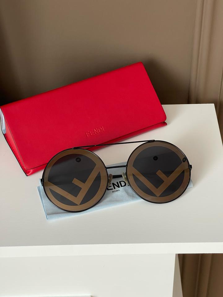 Солнцезащитные очки FENDI