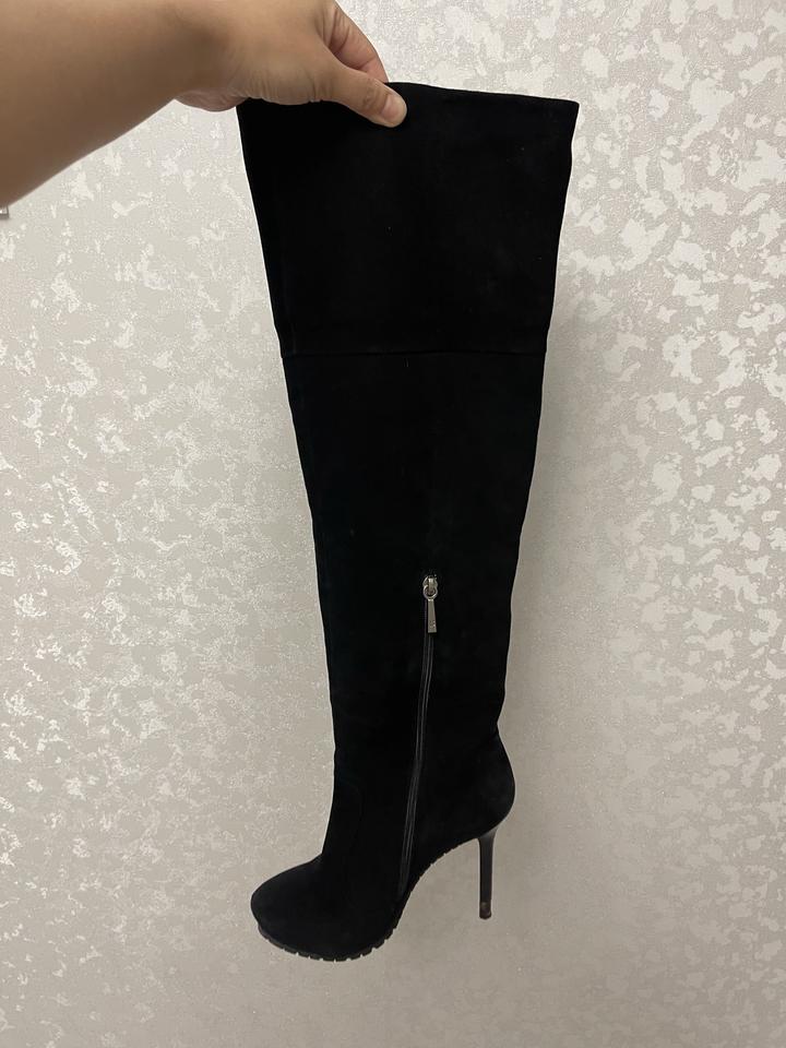 продам ботфорты. натуральная замша. скрытая платформа. высокий каблук