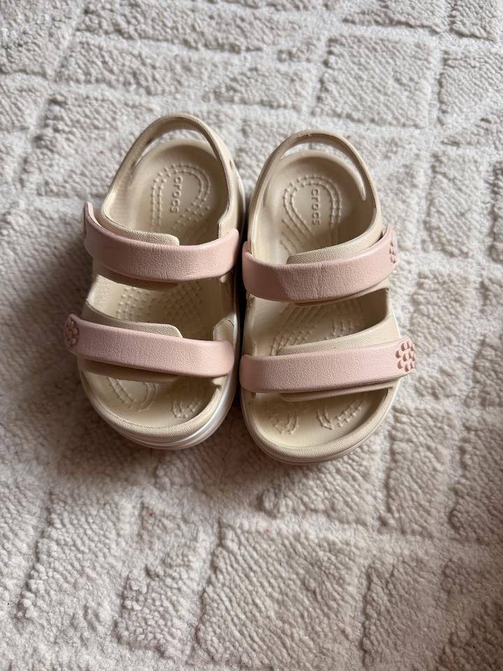 Сандалии crocs