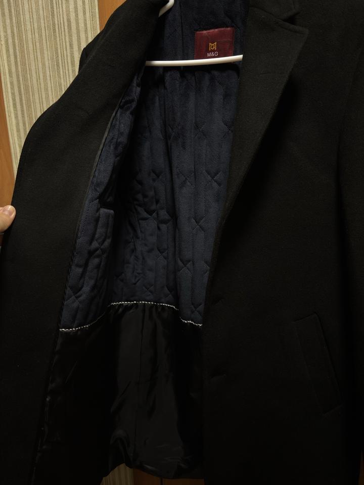 Черное мужское пальто