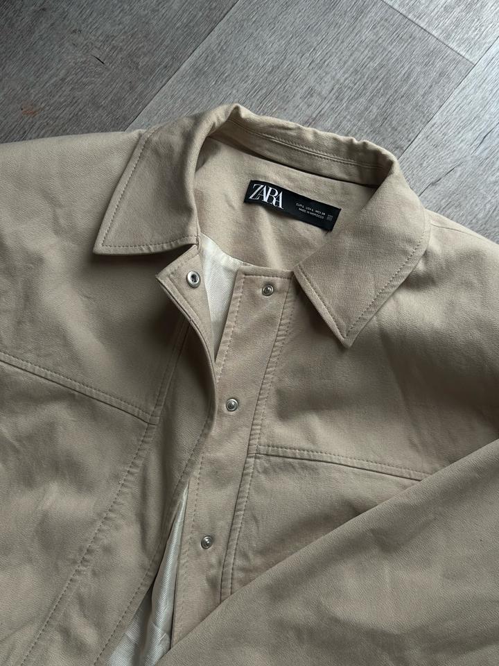 Бомбер от Zara